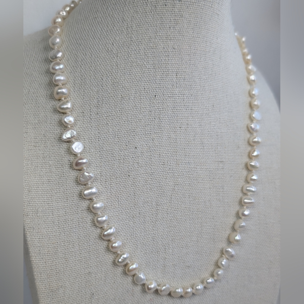 Hand Knotted Pearl Necklace & Bracelet - Artisan Jewelry - F006 - Picture 3 of 9